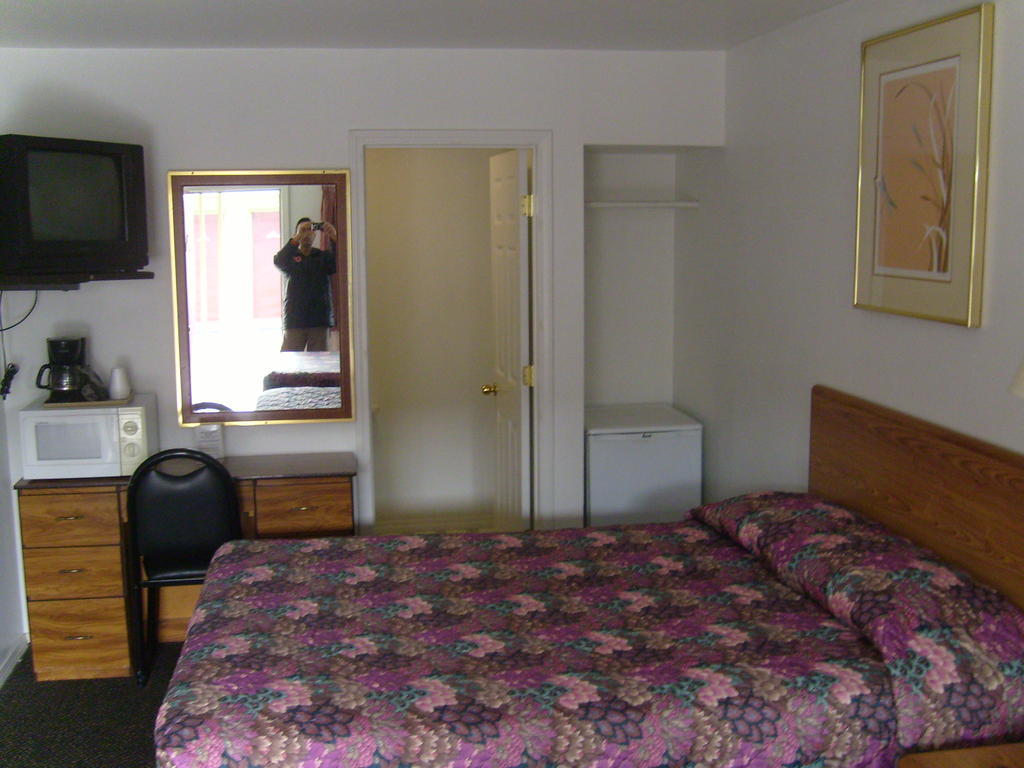 Cascade City Center Motel Lebanon Room photo